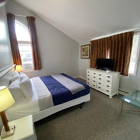 Winnisquam Lake Inn Тілтон Екстер'єр фото