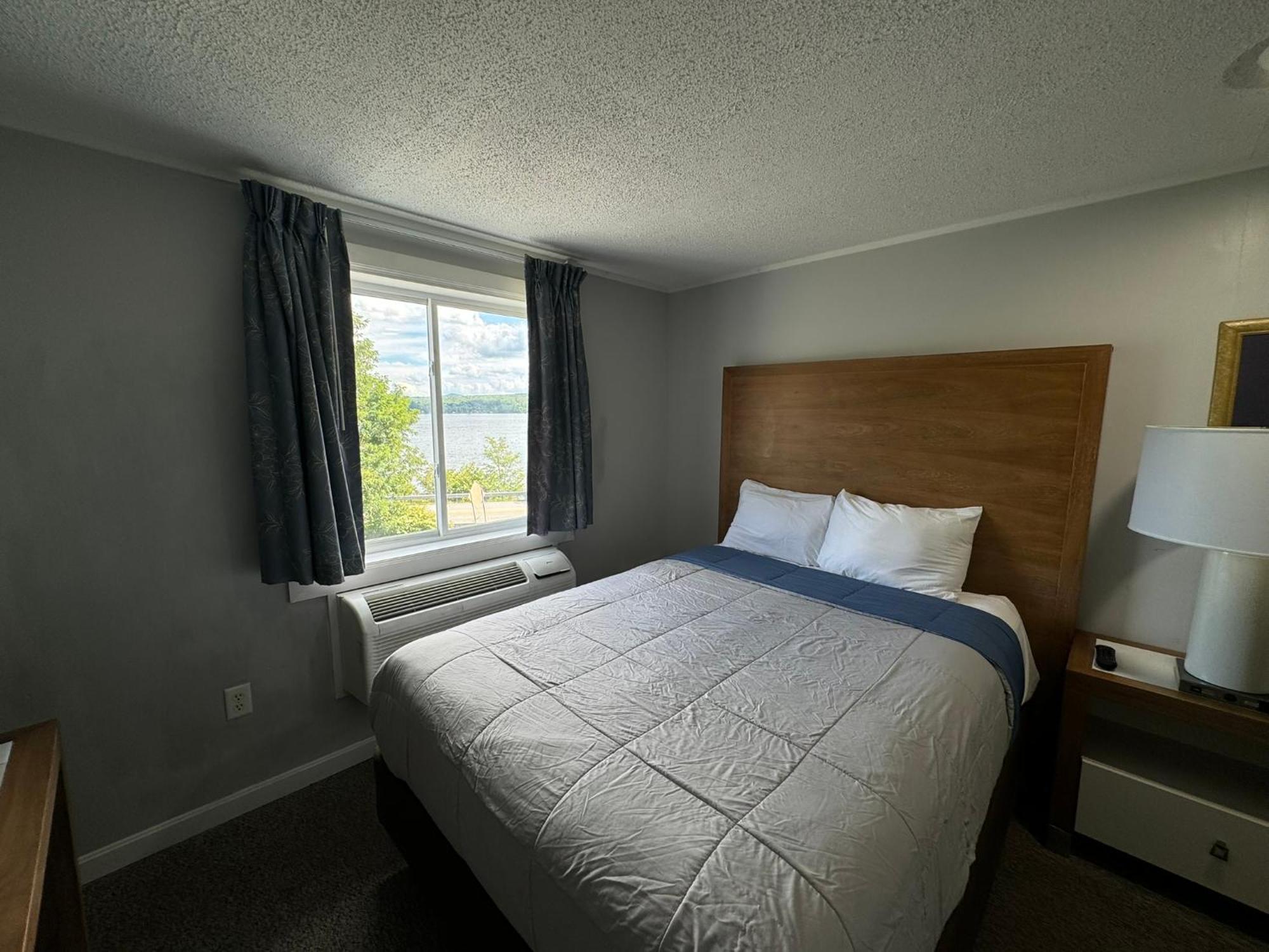 Winnisquam Lake Inn Тілтон Екстер'єр фото