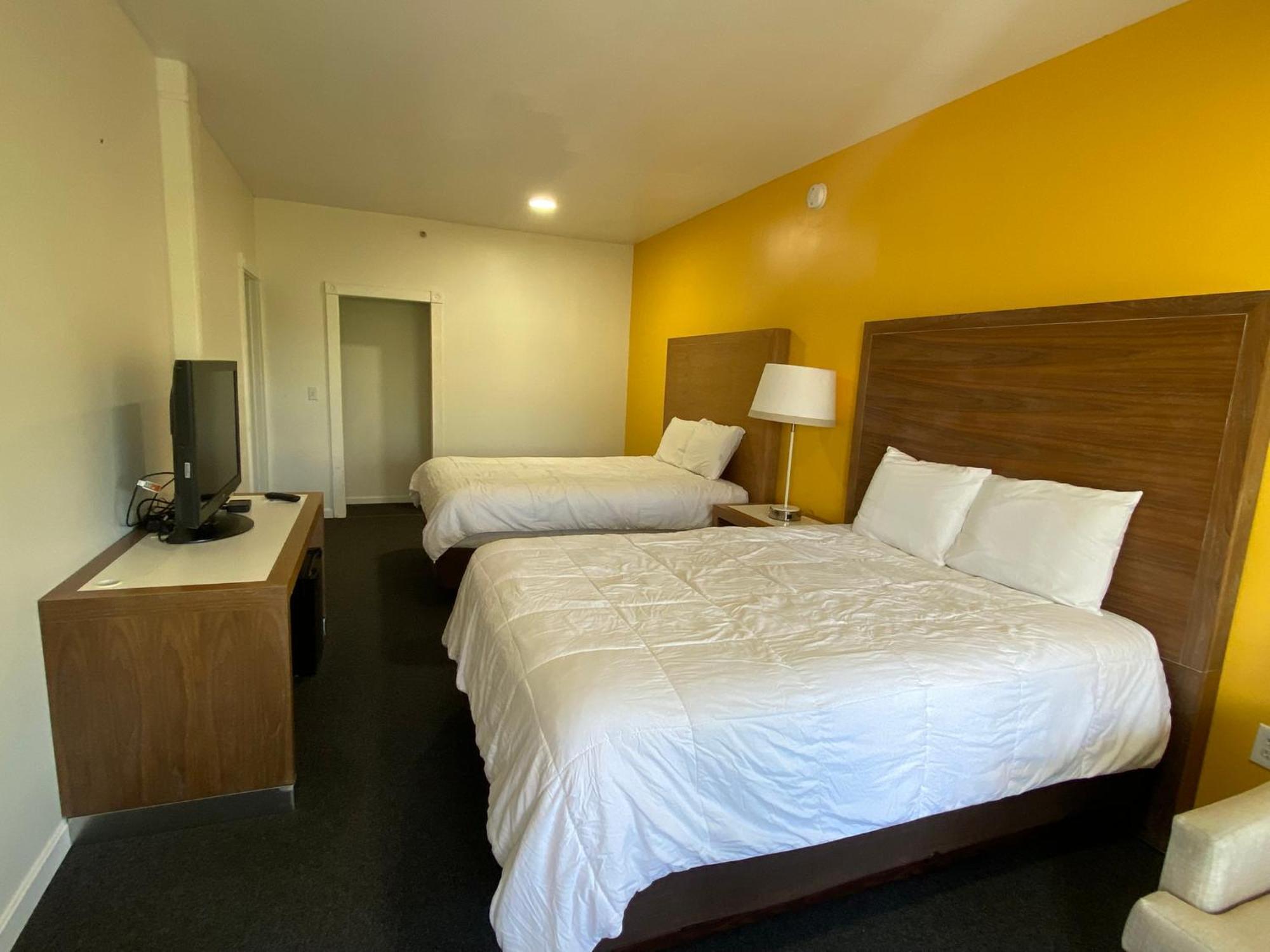 Winnisquam Lake Inn Тілтон Екстер'єр фото