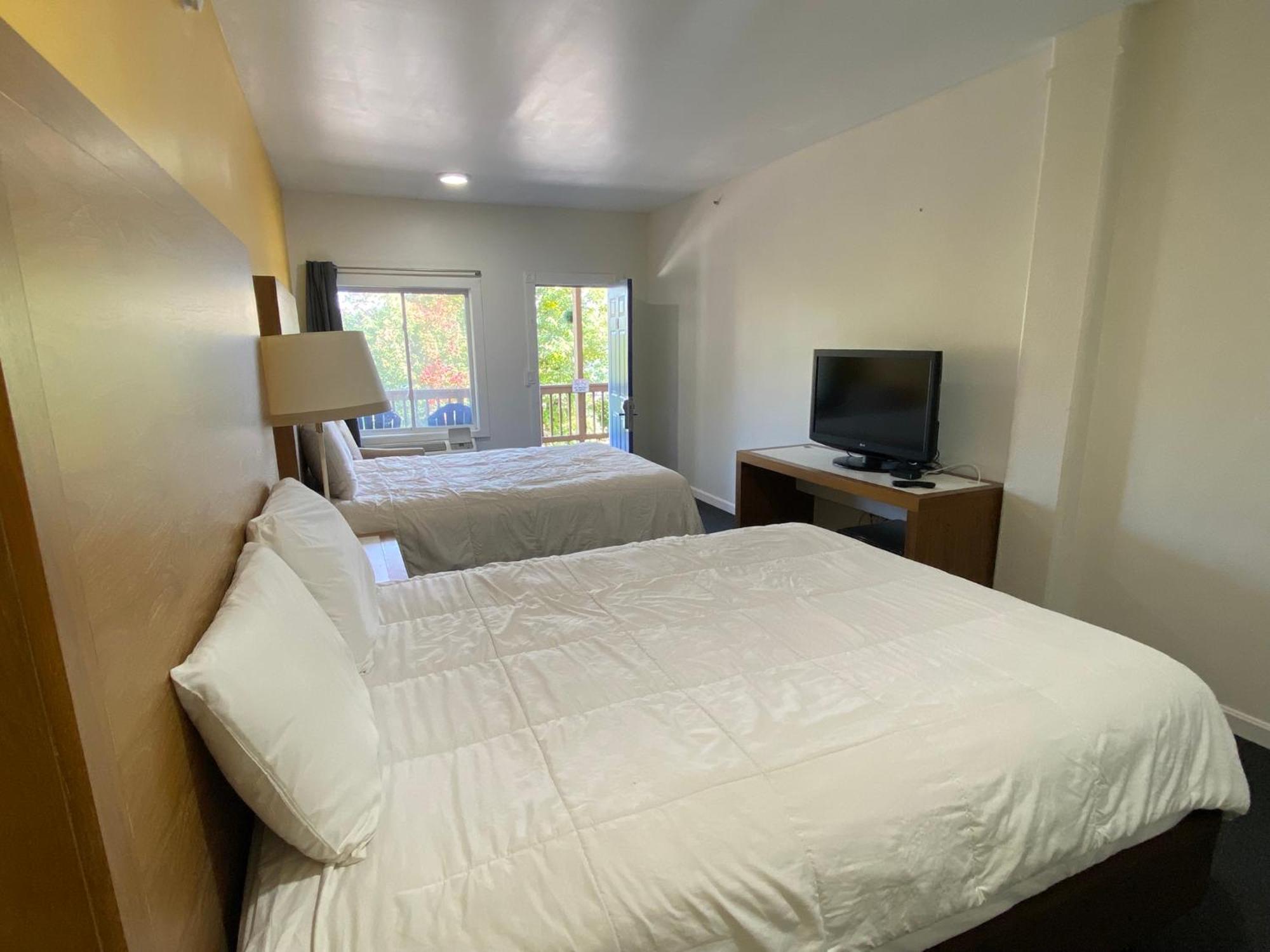 Winnisquam Lake Inn Тілтон Екстер'єр фото