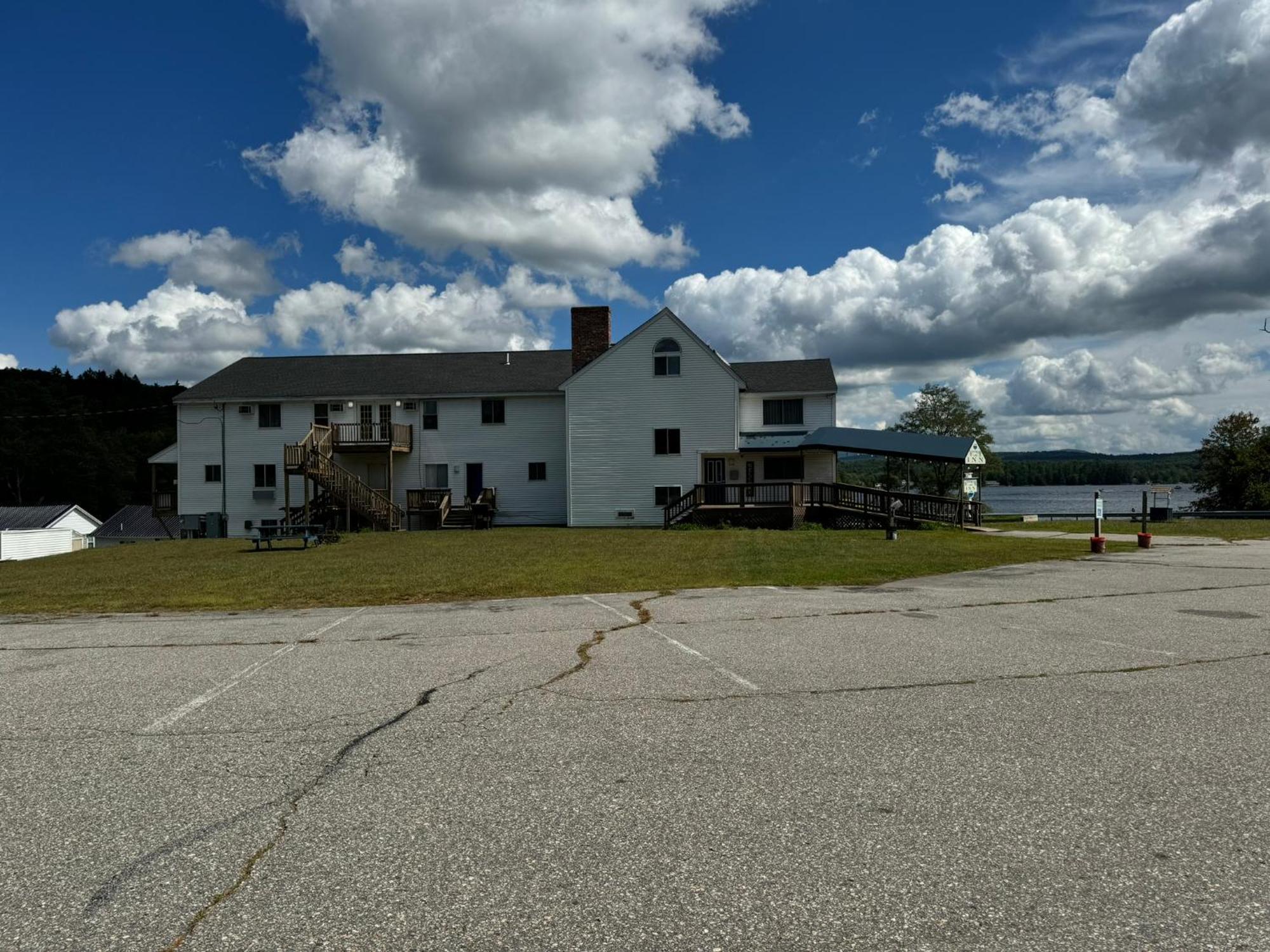 Winnisquam Lake Inn Тілтон Екстер'єр фото